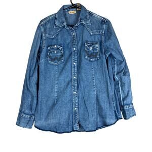 Wrangler Blue Button Down Shirt with Notched Collar